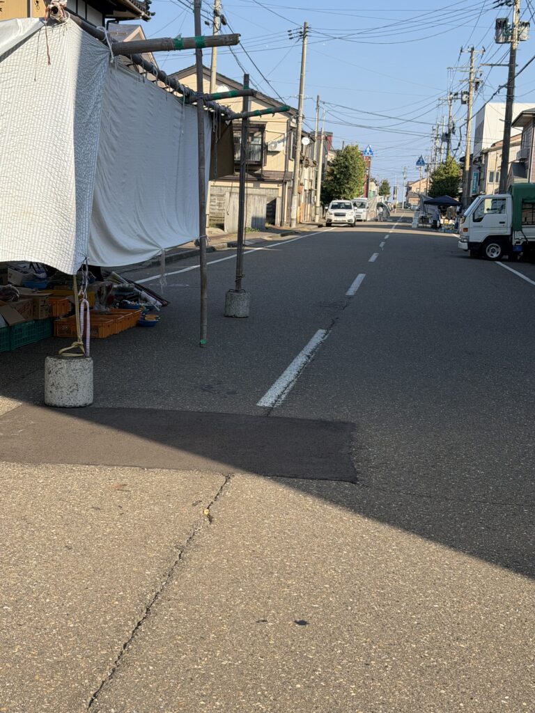 三・八の市の通り